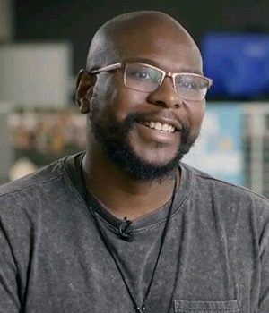 Headshot of Darian Dixon.